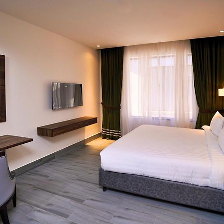 Hotel One Vogue Mall 35 ราวัลปินดี ภายนอก รูปภาพ