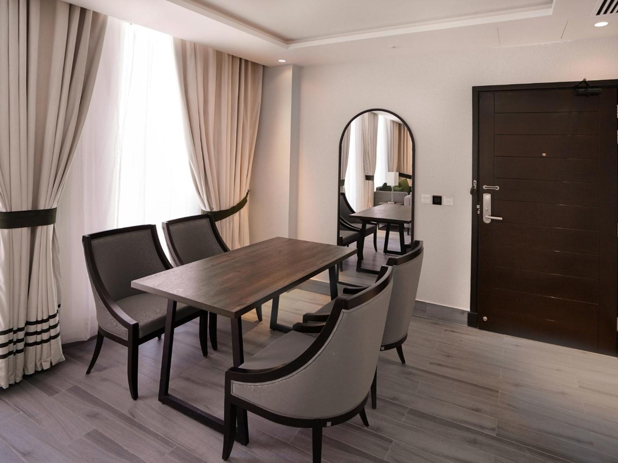 Hotel One Vogue Mall 35 ราวัลปินดี ภายนอก รูปภาพ