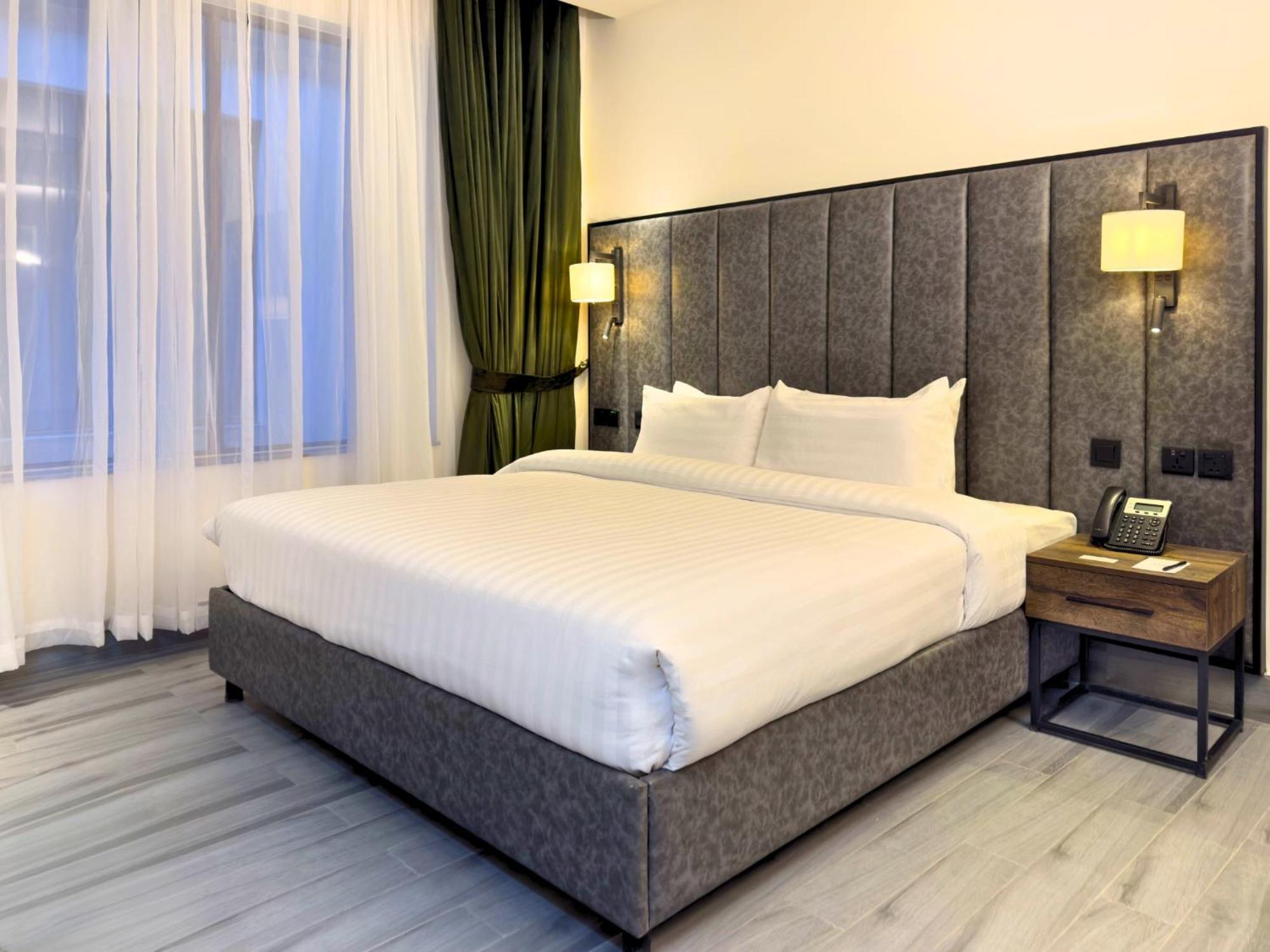 Hotel One Vogue Mall 35 ราวัลปินดี ภายนอก รูปภาพ