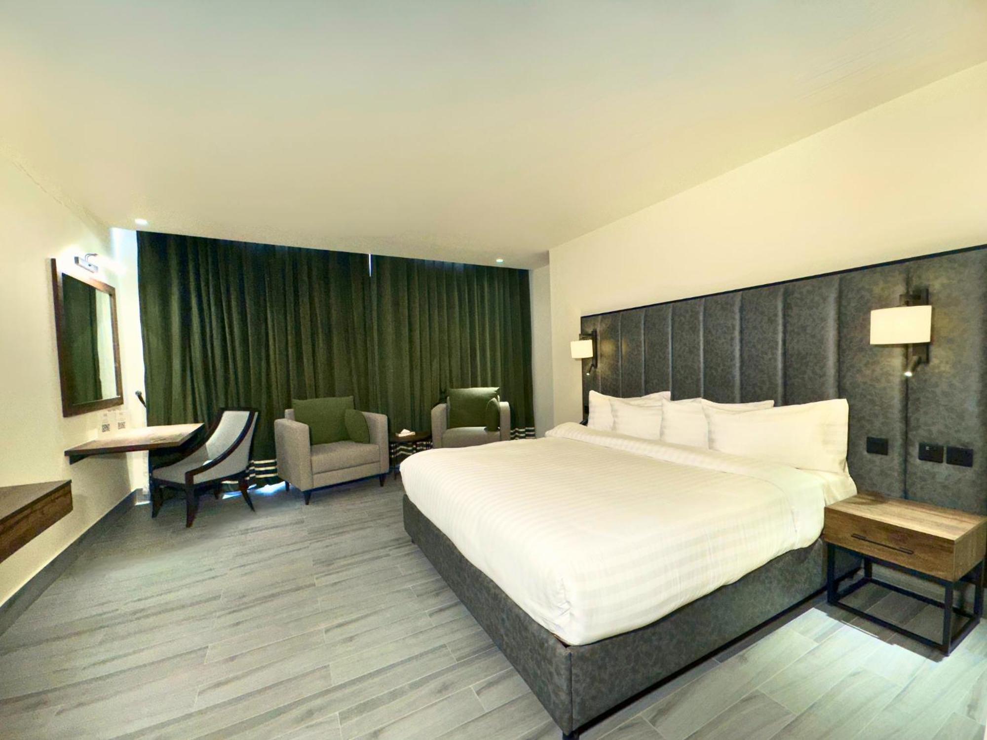 Hotel One Vogue Mall 35 ราวัลปินดี ภายนอก รูปภาพ