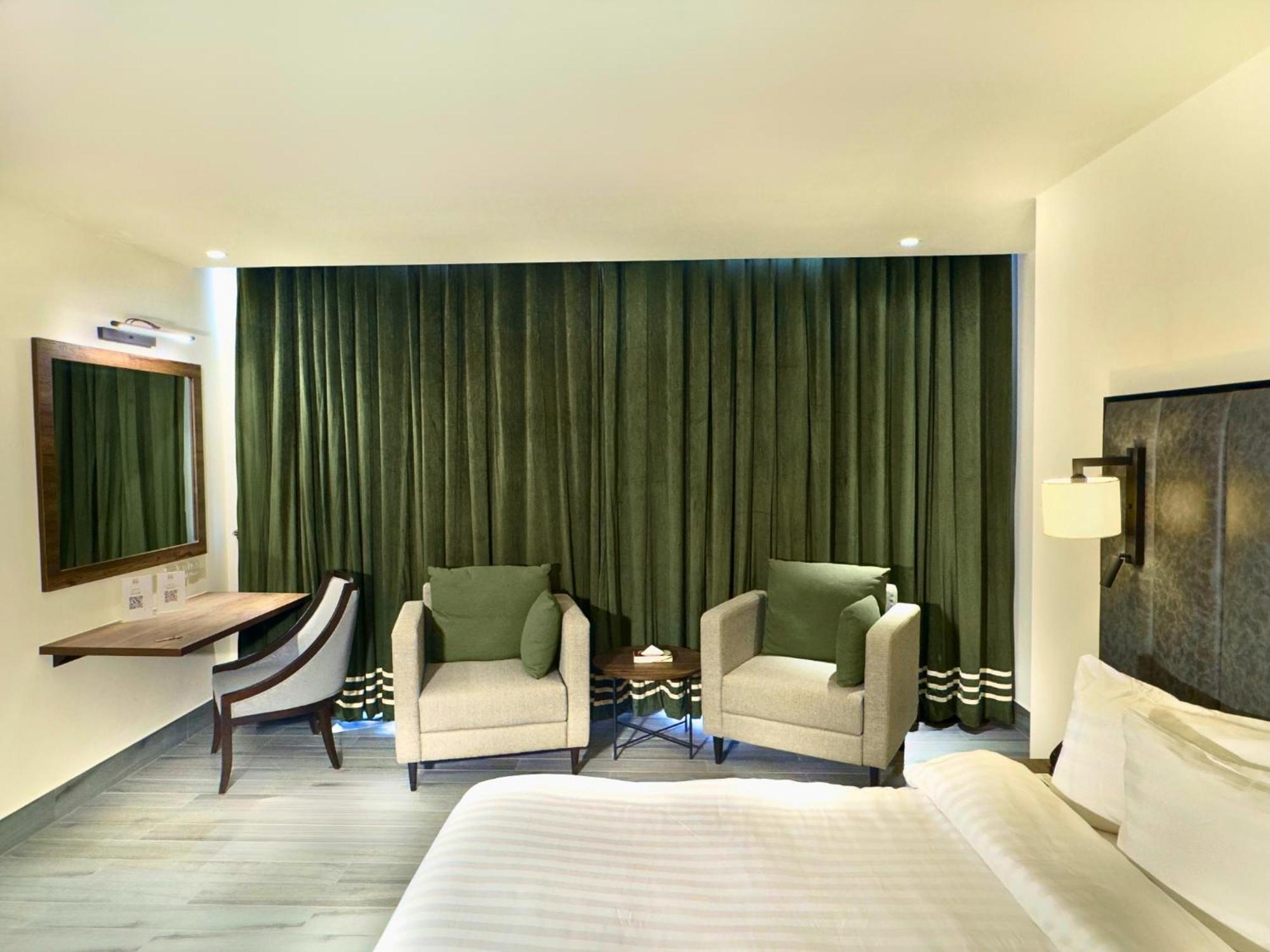 Hotel One Vogue Mall 35 ราวัลปินดี ภายนอก รูปภาพ