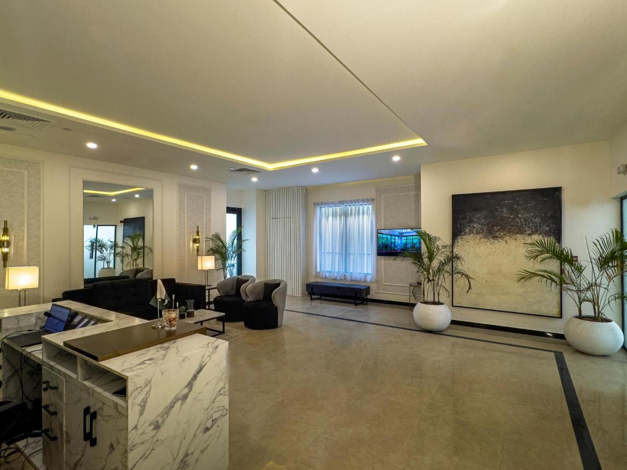 Hotel One Vogue Mall 35 ราวัลปินดี ภายนอก รูปภาพ