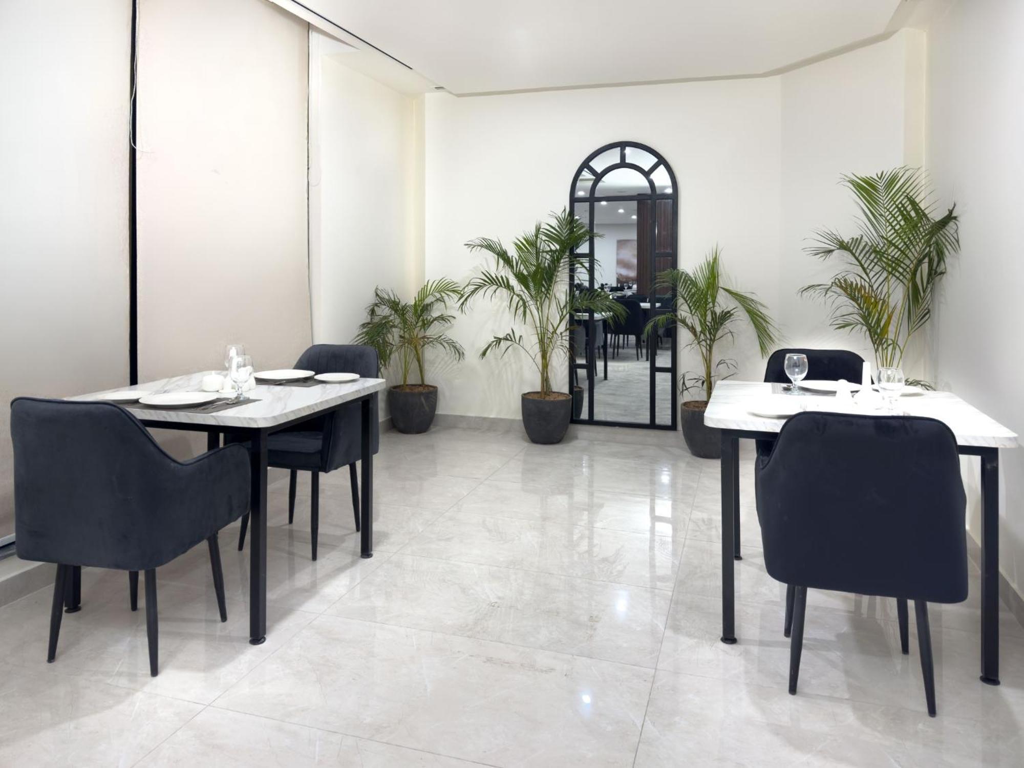 Hotel One Vogue Mall 35 ราวัลปินดี ภายนอก รูปภาพ