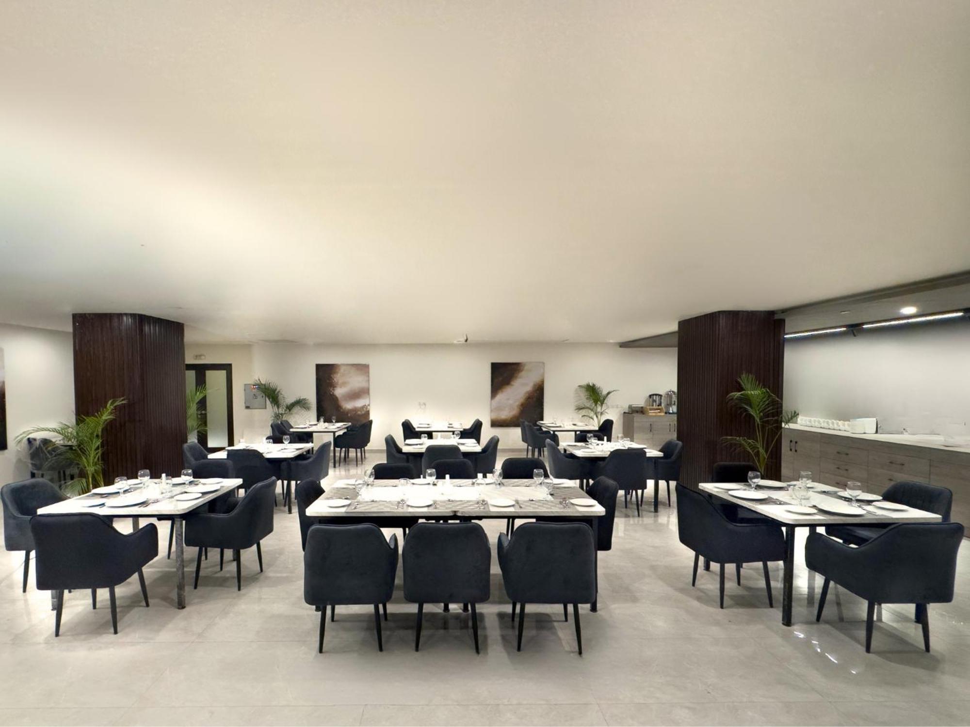 Hotel One Vogue Mall 35 ราวัลปินดี ภายนอก รูปภาพ