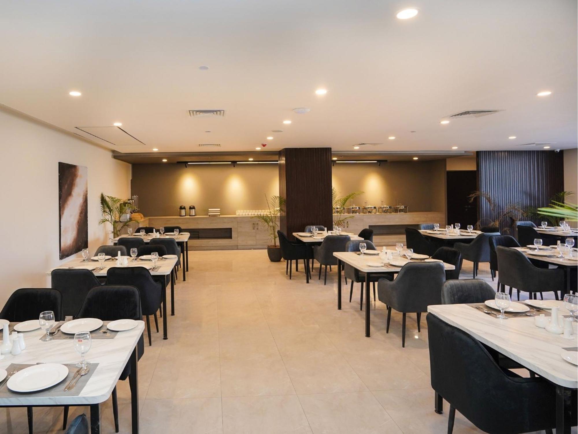 Hotel One Vogue Mall 35 ราวัลปินดี ภายนอก รูปภาพ